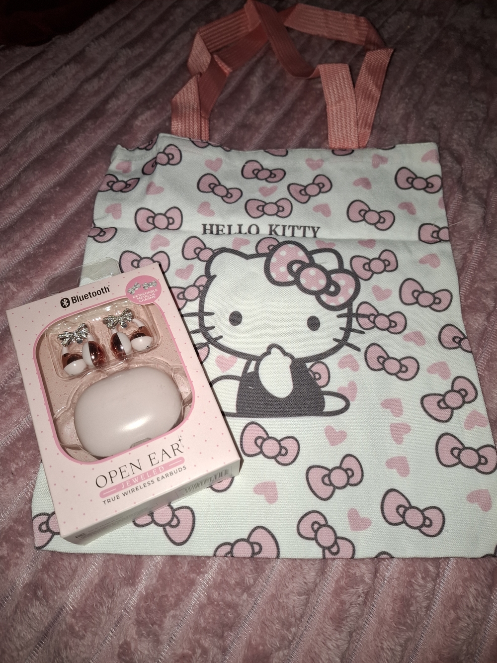 Hello Kitty Pink Tote Bag & Jeweled Bluetooth Earbuds Bundle 🎀